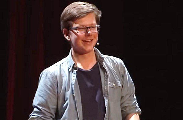 Erik Finman: A bespectacled young man gives a TedTalk 